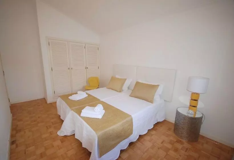 Charming 3 Bed Villa With Pool In Olhos De Agua