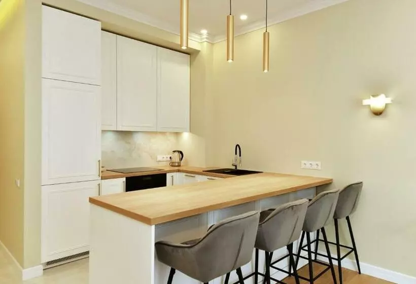 Luxury Central Apartment In Putvinskio Street