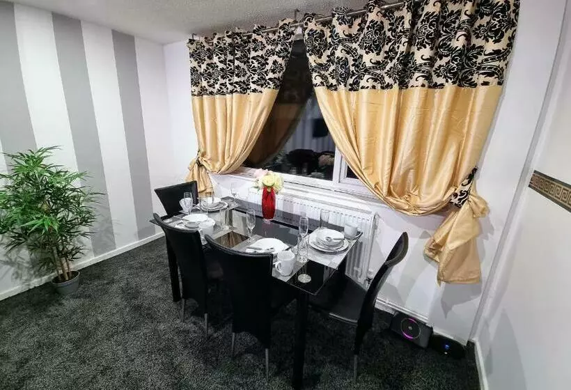 10or Setup For Your Most Relaxed & Amazing Stay + Free Parking + Free Fast Wifi