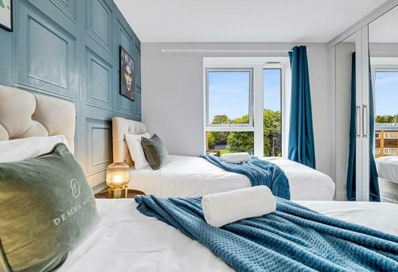 Unique 4 Bed Stay For Families & Contractors 靠近唐人街