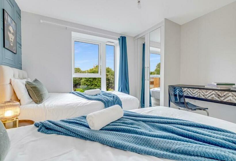 Unique 4 Bed Stay For Families & Contractors 靠近唐人街