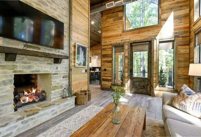 Vacana Top Rated Cuddle Couples Cabin, Hottub, Firepit, Pet Friendly, Secluded