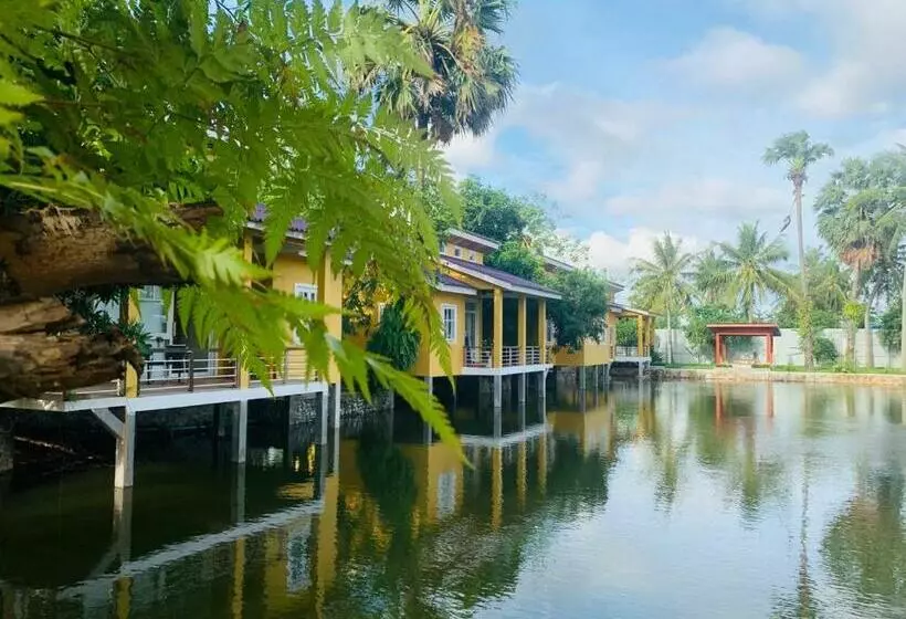 The Pond Residence