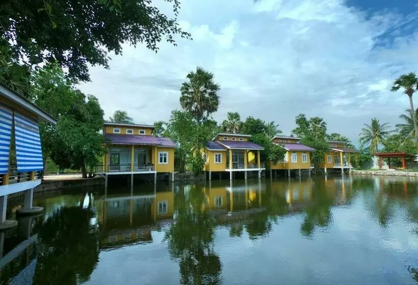 The Pond Residence