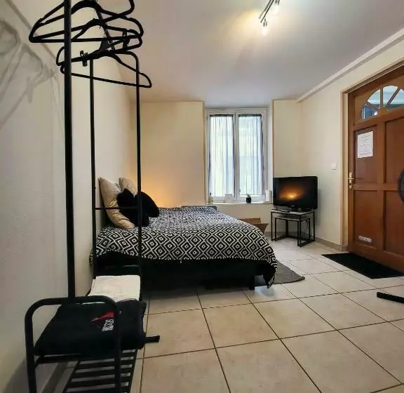 Appart In Py    Charmant Studio Rdc Plein Centre