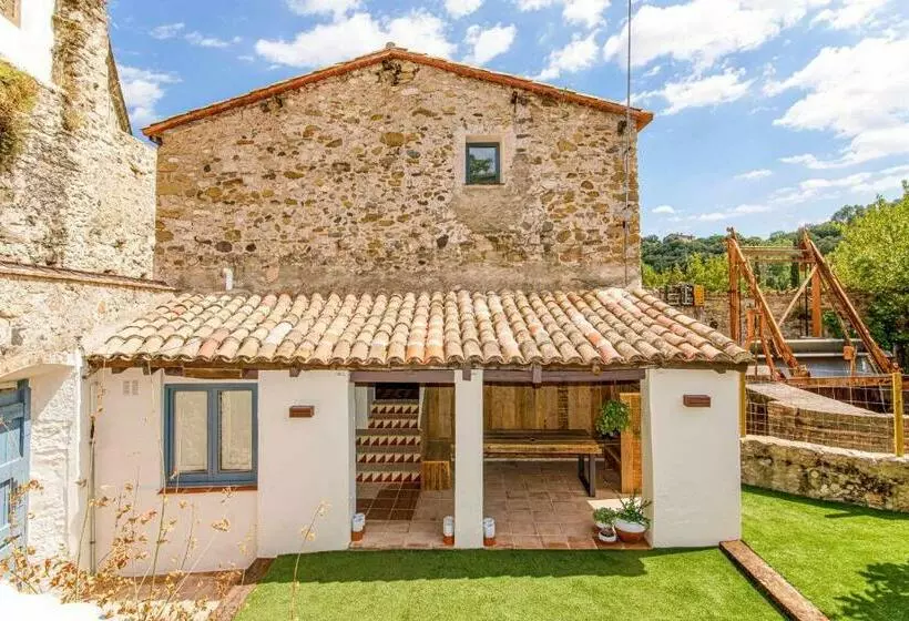 El Molino De Besalú Casa Con Jardín