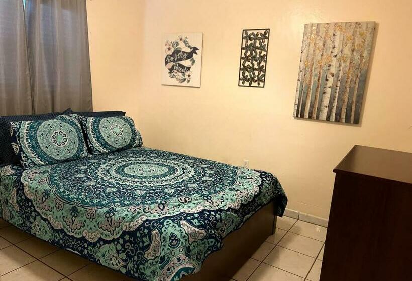 Our Cozy House In The Middle Of Miami