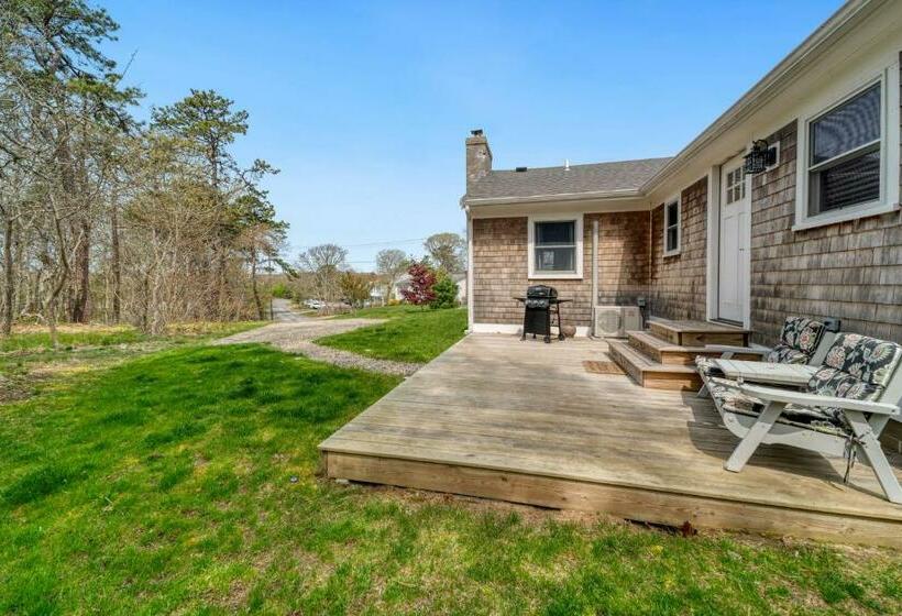 Studio With Deck By Leavetown Vacations