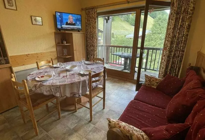 Appartement Lumineux Avec Mezzanine à Praz Sur Arly, Parking, à 400m Du Lac   4 Pers.   Fr 1 603 64