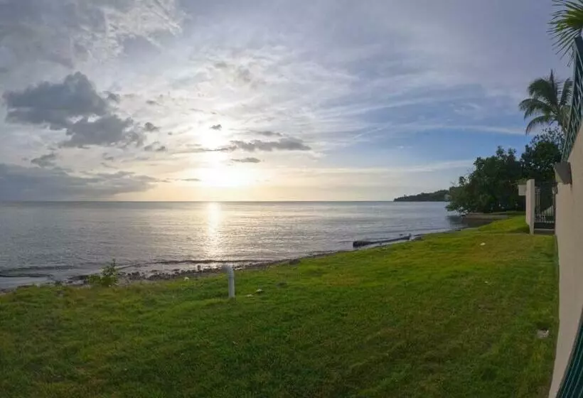 Beachfront Apartment In Joyuda With Pool And Basketball Court