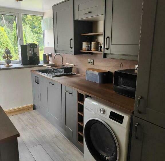 Llew Accommodation   The Townhouse