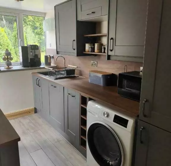 Llew Accommodation   The Townhouse