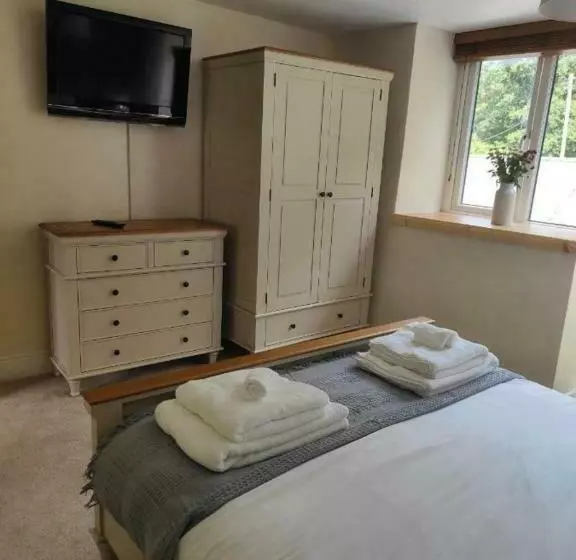 Llew Accommodation   The Townhouse