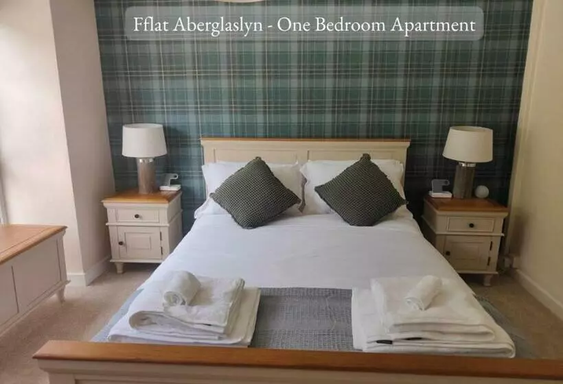 Llew Accommodation   The Townhouse