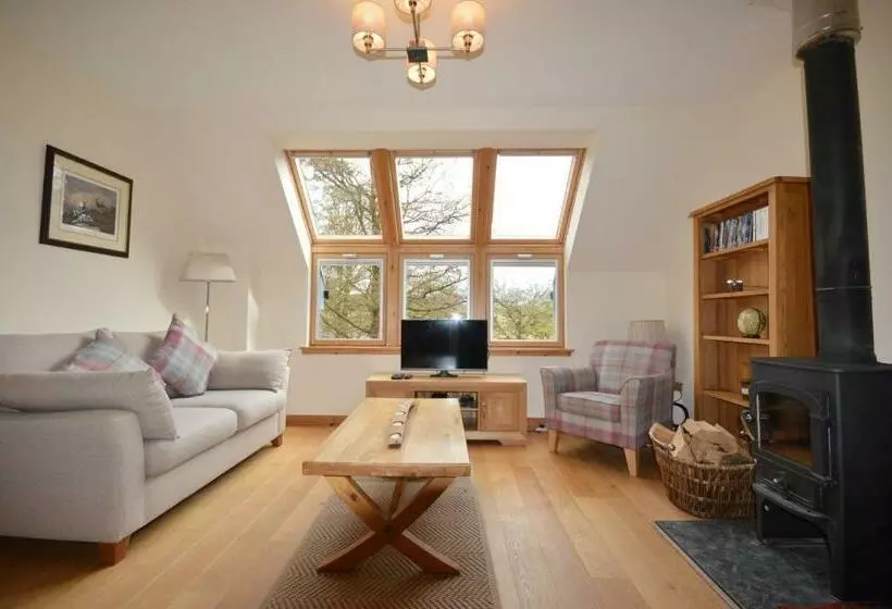 Tall Pines Apartment