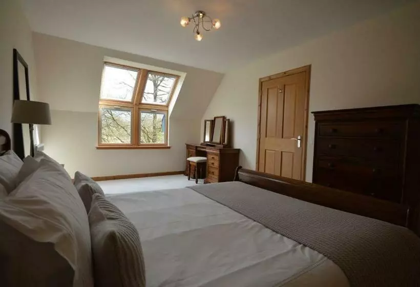 Tall Pines Apartment