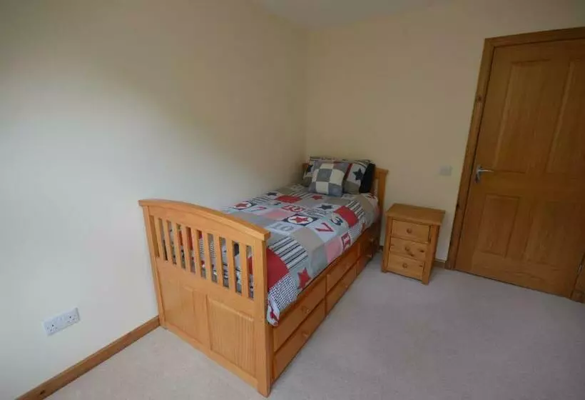 Tall Pines Apartment