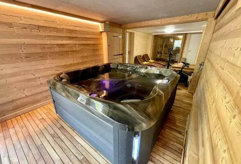 Chalet Kelly, Centre Ville / Jacuzzi / Sauna
