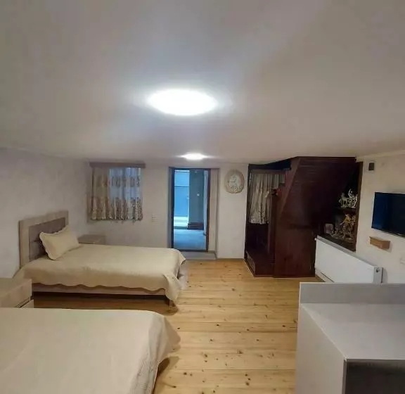 Guest House Lakada