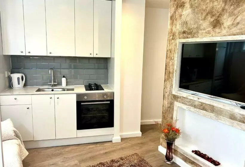 Modern Studio Apartment With Free Wifi