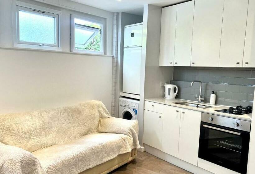 Modern Studio Apartment With Free Wifi