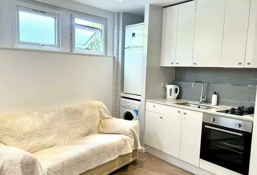 Modern Studio Apartment With Free Wifi