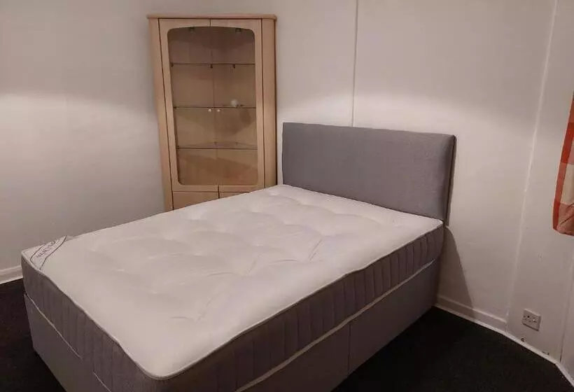 Private Room Near By Glasgow Airport