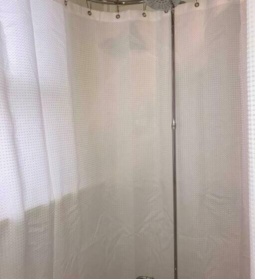 Walk To Bay Street And Historic Downtown Beaufort! Close To Parris Island Mcrd!!