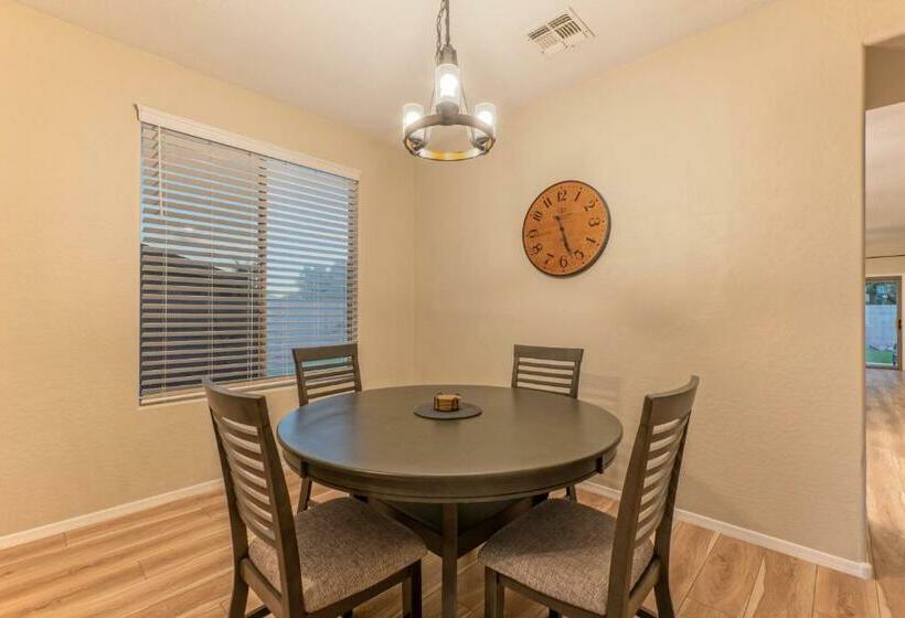 New Owners Special Beautiful Home In Surprise