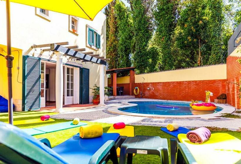 Jacuzzi, Garden, Pool & Barbecue Beach House, 15mn From Lisbon Center