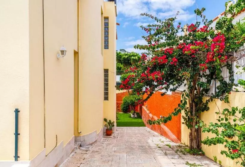 Jacuzzi, Garden, Pool & Barbecue Beach House, 15mn From Lisbon Center