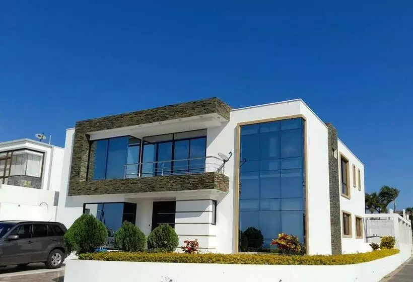 Espectacular Casa Grande Vacacional En Manta!