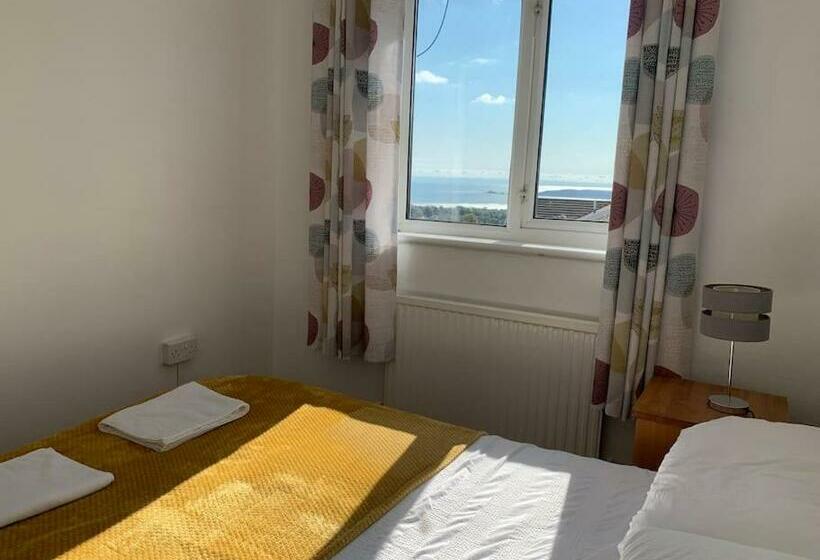 Modern & Light With Sea Views & Parking, Swansea