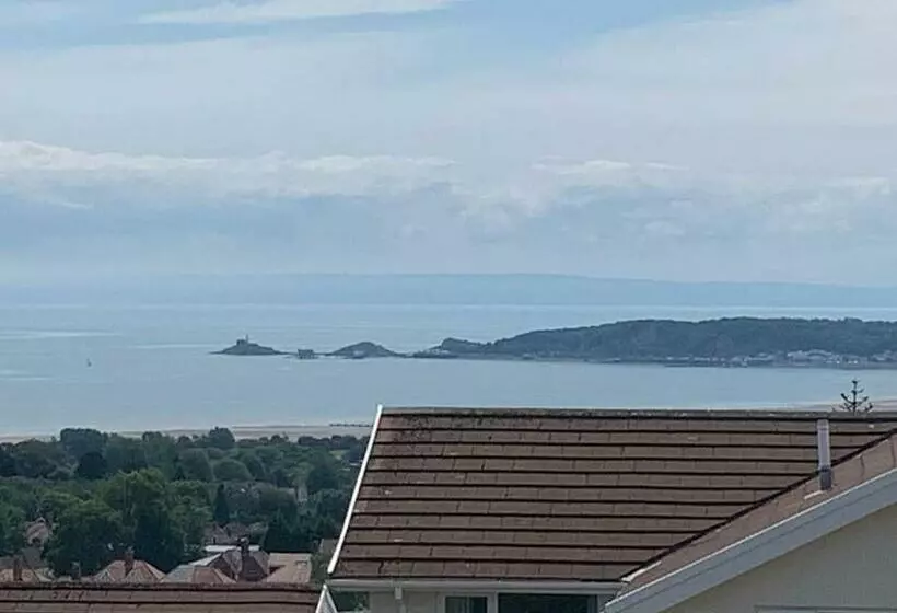 Modern & Light With Sea Views & Parking, Swansea