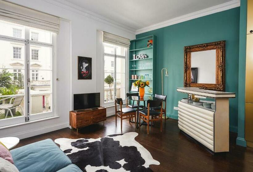 Stylish Central London Apartment + Balcony