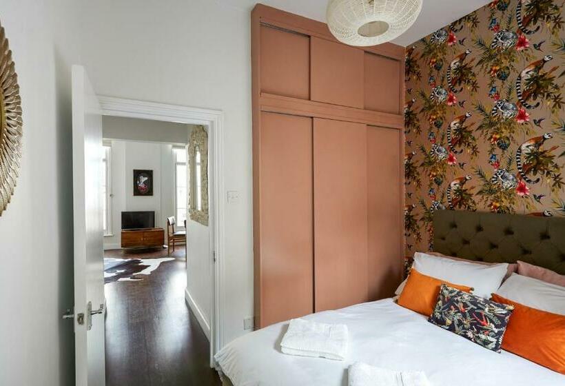 Stylish Central London Apartment + Balcony