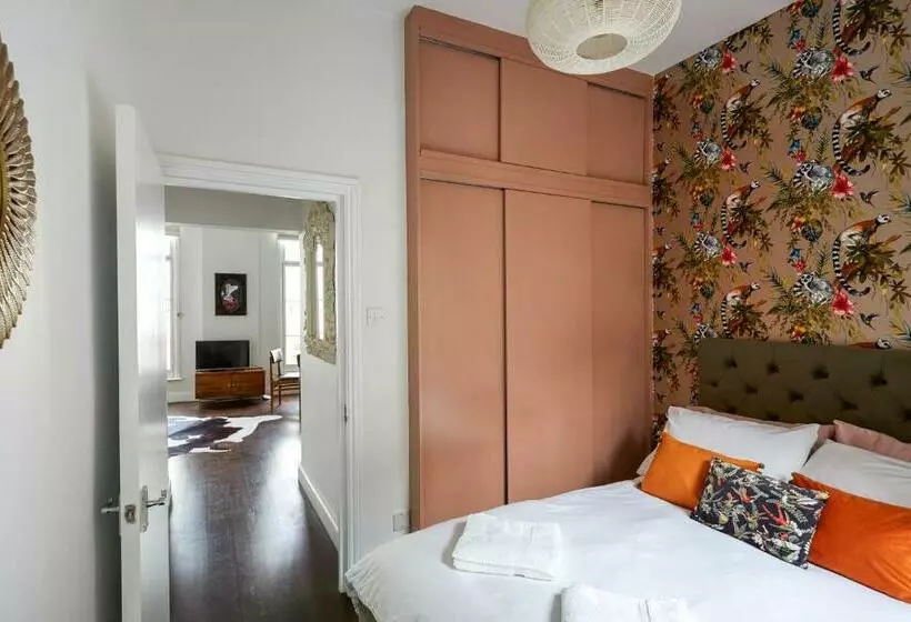 Stylish Central London Apartment + Balcony