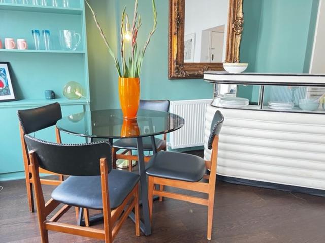 Stylish Central London Apartment + Balcony