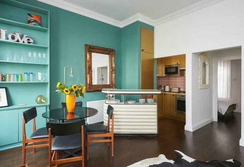 Stylish Central London Apartment + Balcony