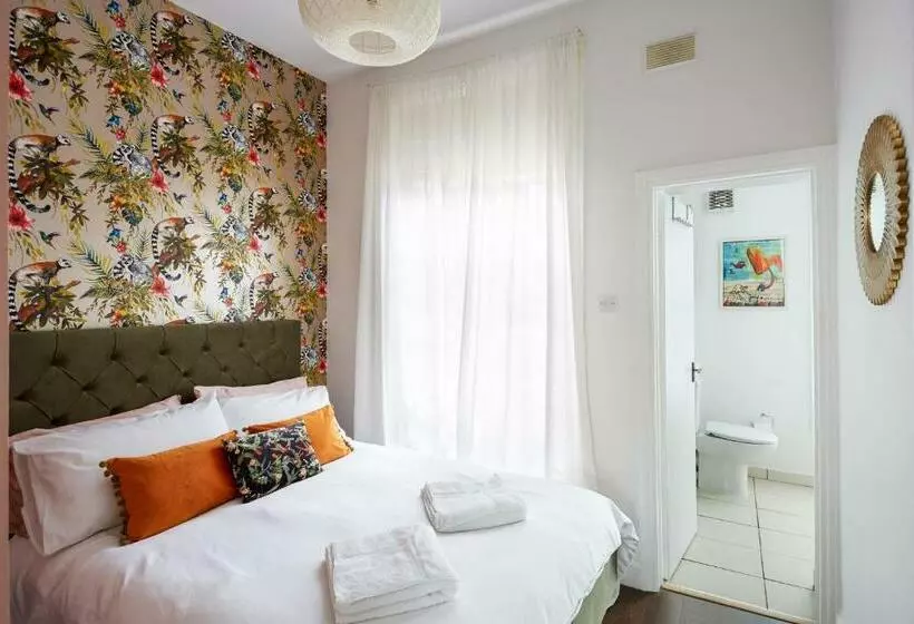 Stylish Central London Apartment + Balcony