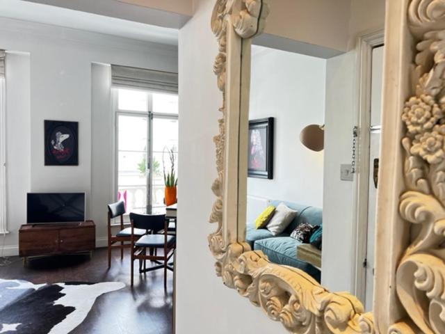 Stylish Central London Apartment + Balcony