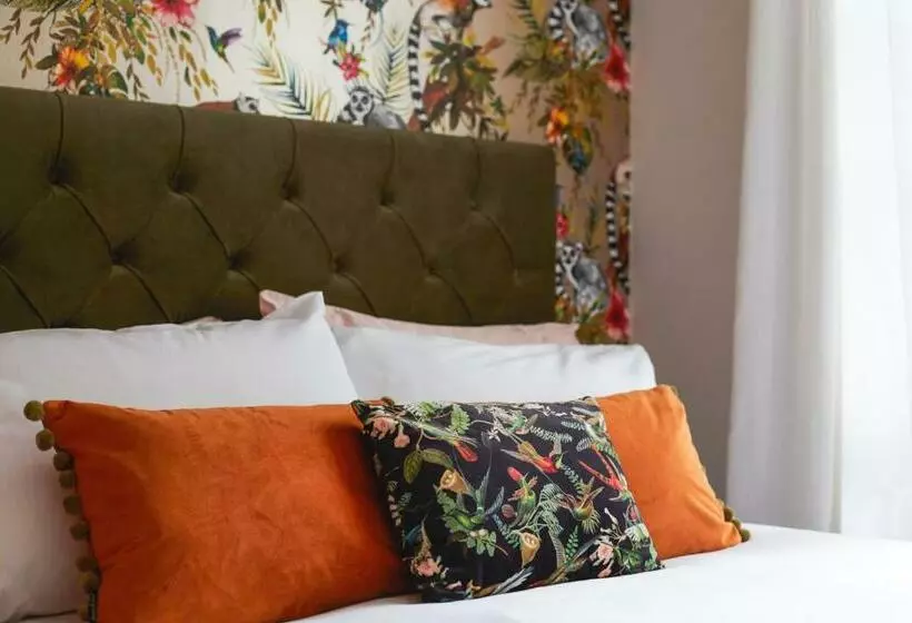 Stylish Central London Apartment + Balcony