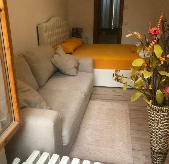 Supercentral One Room Flat, 16 Min To Bergamo Airport