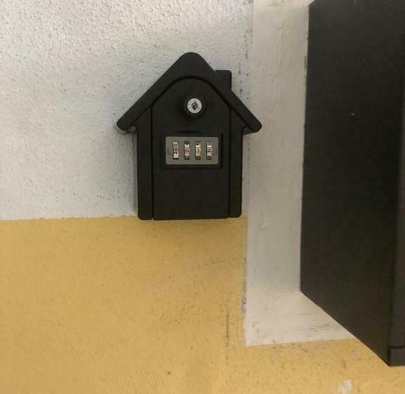 Supercentral One Room Flat, 16 Min To Bergamo Airport