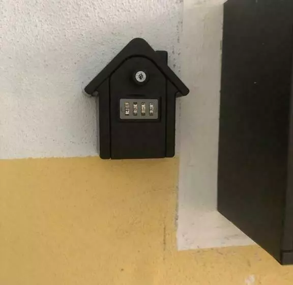 Supercentral One Room Flat, 16 Min To Bergamo Airport