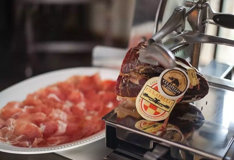 فندق Antica Corte Pallavicina Relais