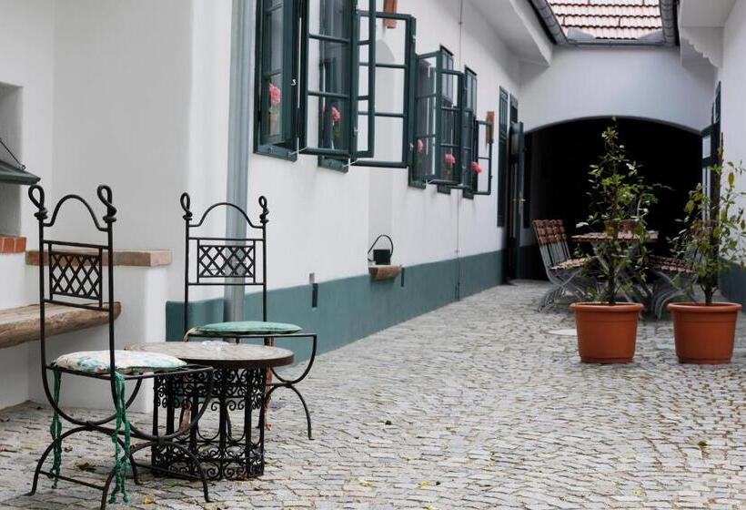 Отель Genuss Am Hof