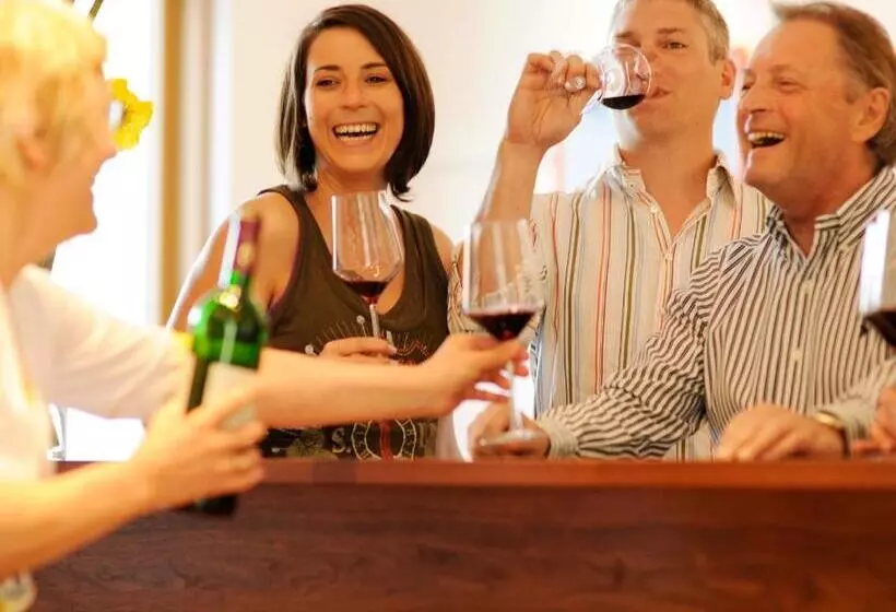 Отель Genuss Am Hof