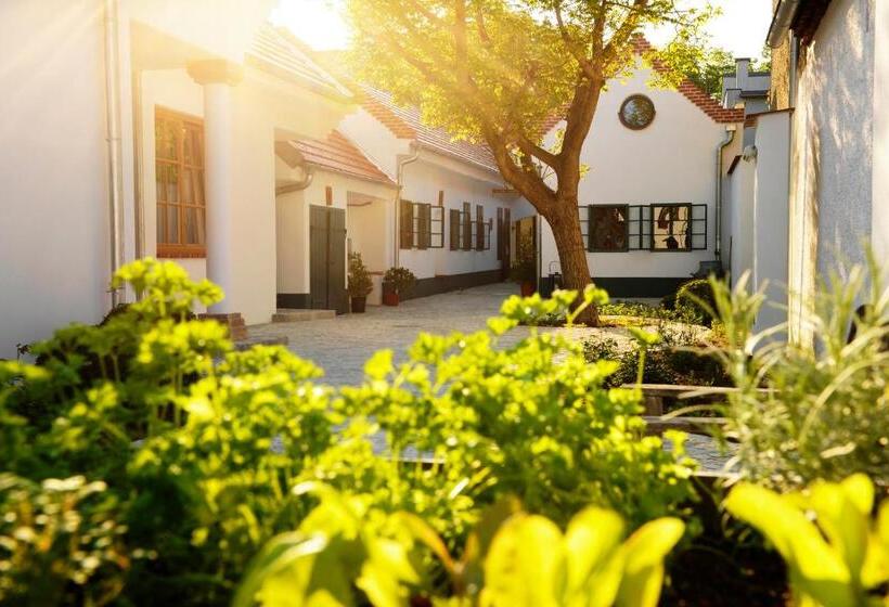 Отель Genuss Am Hof