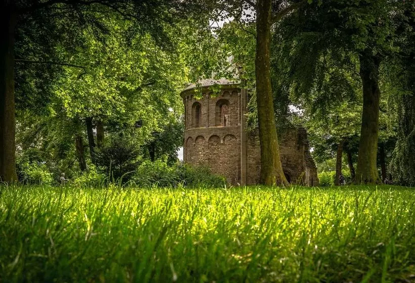 Отель Courage Nijmegen